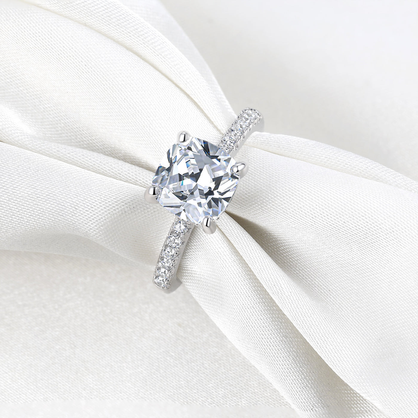 Luxurious Lady Engagement Ring